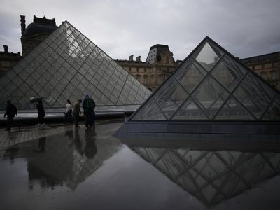 Detienen a otras cinco personas vinculadas al robo de joyas en el Louvre