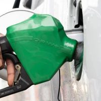 El Gobierno habilitó el autoservicio en las estaciones de servicio