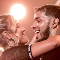 ¿Se olvidaron de la cámara? Karol G y Anuel AA son atrapados en el mar haciendo lo impensado ¡Wow!