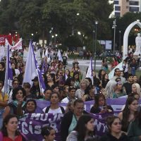 Multitudinaria marcha del 8M en Neuquén