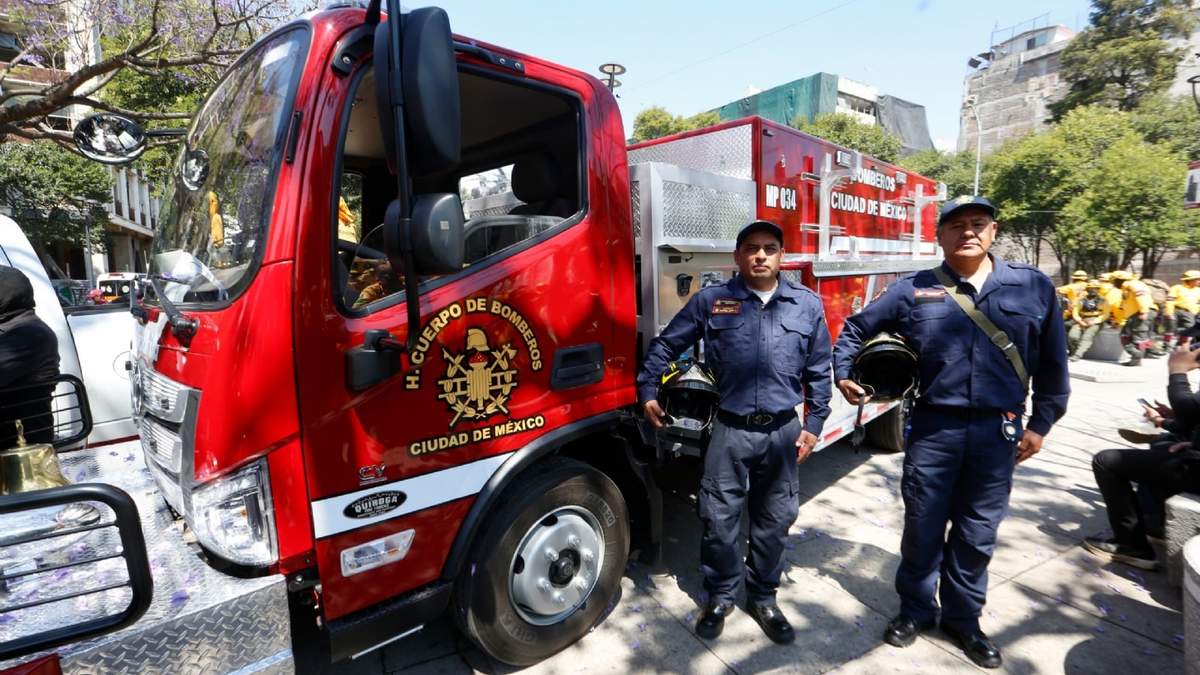 Personal de bomberos de la CDMX