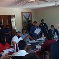 Alcalde de Tierra Blanca incumple promesa de campaña, pobladores enfurecen y casi lo linchan
