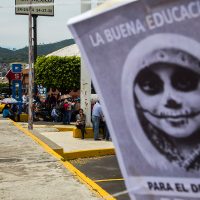 Con marcha, exigen la liberación de 8 normalistas presos en Mil Cumbres