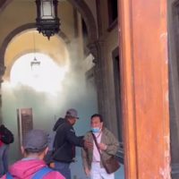 Sheinbaum repudia portazo de normalistas de Ayotzinapa en Palacio Nacional: “no es correcto”