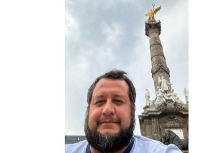 José Ramón López Beltrán desmiente que haya viajado a Barcelona; publica video desde la CDMX