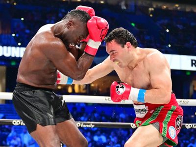 Julio César Chávez Jr. regresa con victoria al boxeo tras casi tres años de ausencia
