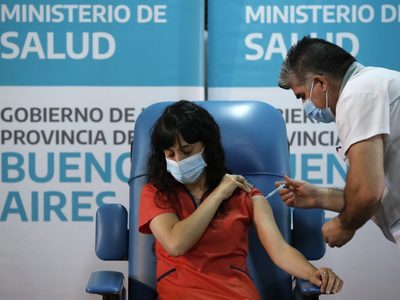 Fernán Quirós: "Modificar el esquema de vacunación podría generar daños secundarios en la sociedad"