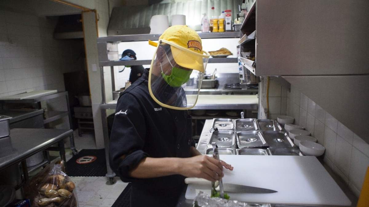 De acuerdo con la OIT en las dos terceras partes de los países se redijeron los salarios. Foto: miguel Dimayuga