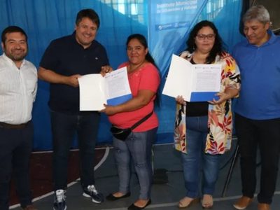 Gaido realizó la entrega de 78 tenencias del barrio Toma Pacífica en la capital