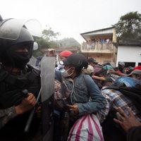 Ejército de Guatemala intenta frenar caravana de migrantes