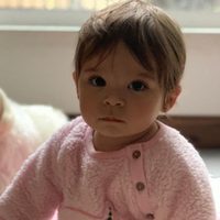 Celosita: Ema, la hija de Eugenia Tobal, no resistió compartir el cariño de mamá y lo solucionó así