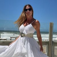 Pamela David combina la prenda must have del verano con el calzado que seguro tenés archivado en tu placard