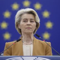 UE propone eliminar propuesta sobre pesticidas en otra concesión ante las protestas agrarias