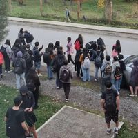 Violencia escolar en Villa La Angostura: una alumna fue golpeada "por linda" a la salida del colegio