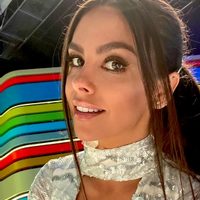 ¿En apuros? A Cristina Pedroche le saltaron los botones y se abrió ¡Bomba!