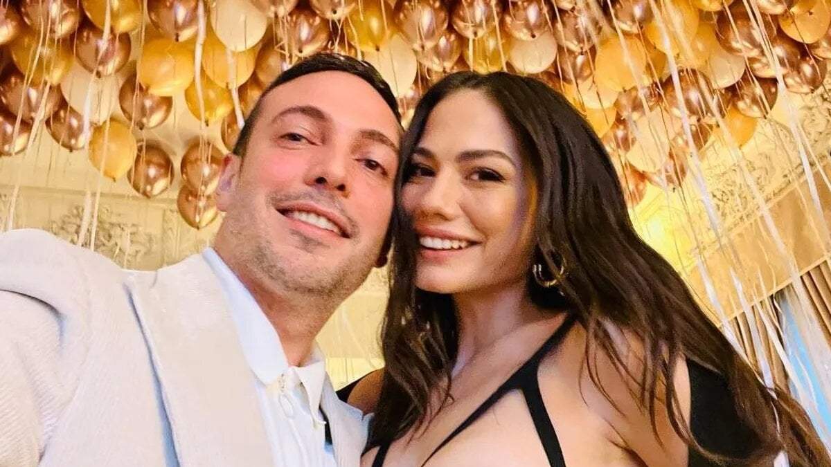 Demet Özdemir, protagonista de "Soñar Contigo" y su pareja, Oguzhan Koç. Fuente: (Instagram)