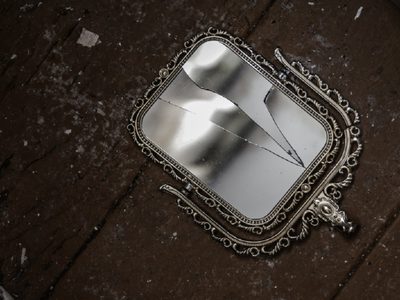 Con esta fabulosa idea nunca más vas a tirar los espejos rotos que tenés en casa
