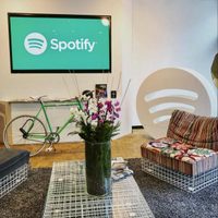 Comisión Europea evalúa sancionar a Apple por competencia desleal hacia Spotify