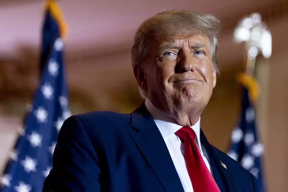 El expresidente de Estados Unidos Donald Trump anuncia que se presentará por tercera vez al cargo, durante un discurso en Mar-a-Lago, en Palm Beach, Florida, el 15 de noviembre de 2022