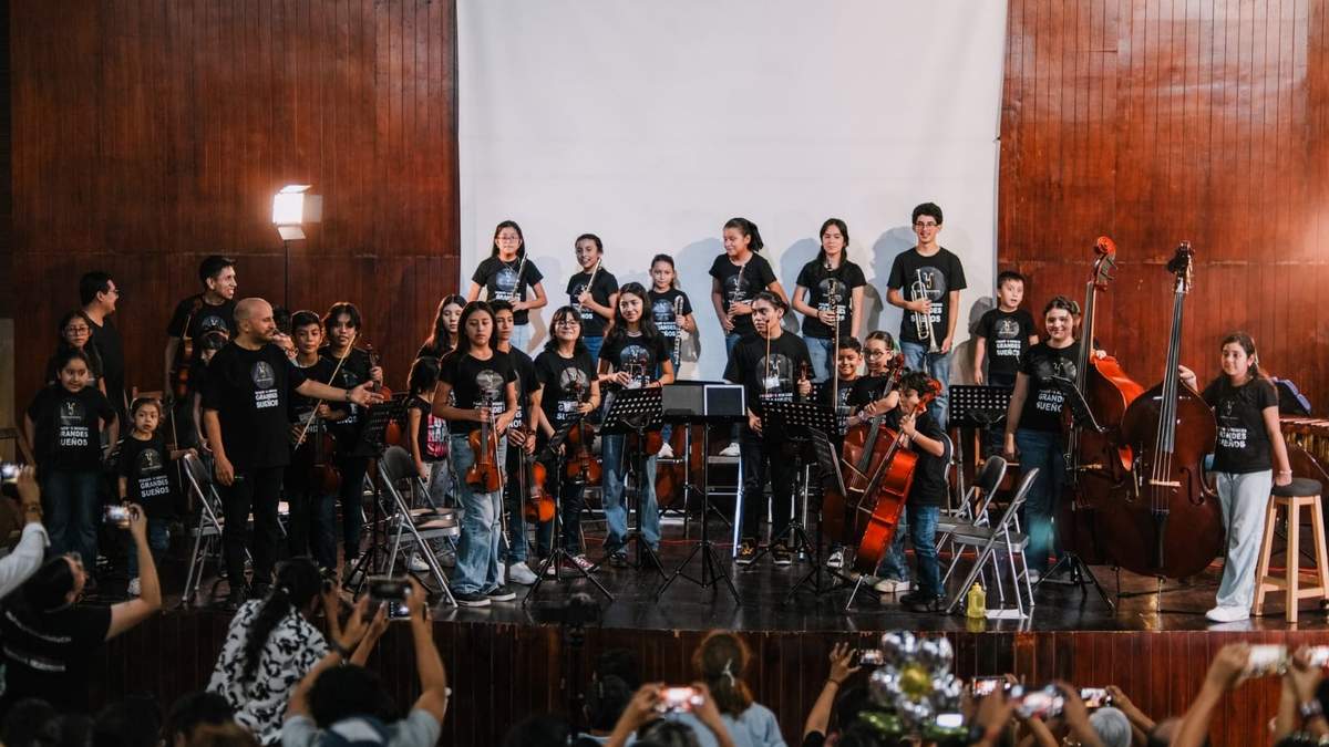Aduana libera instrumentos donados por Suiza para niños de escasos recursos en Chiapas