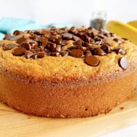 Torta de banana y chips de chocolate con solo 15 cucharadas: acompañá tus mates con esta tremenda receta