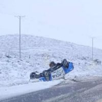 Por el temporal de nieve y lluvia, volcó un patrullero de la policía en la ruta 237