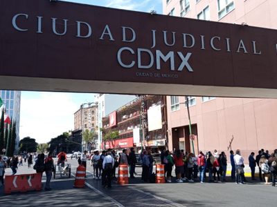 Trabajadores del PJCDMX bloquean vías en rechazo al 3.5% de aumento salarial ofrecido