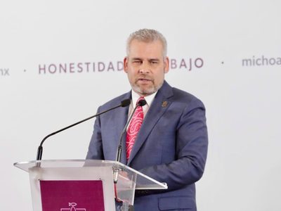 Captan al gobernador de Michoacán saliendo apresurado del GP de México