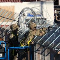 Arizona 'blinda” frontera ante llegada de Caravana Migrante