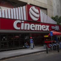 Cinemex desactiva cartelera en web y app; solo hay siete películas para autocinema