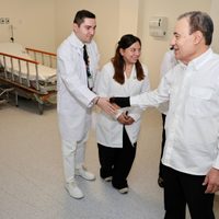 Gobernador Durazo impulsa capacitación a médicos con mil becas para fortalecer atención a la salud