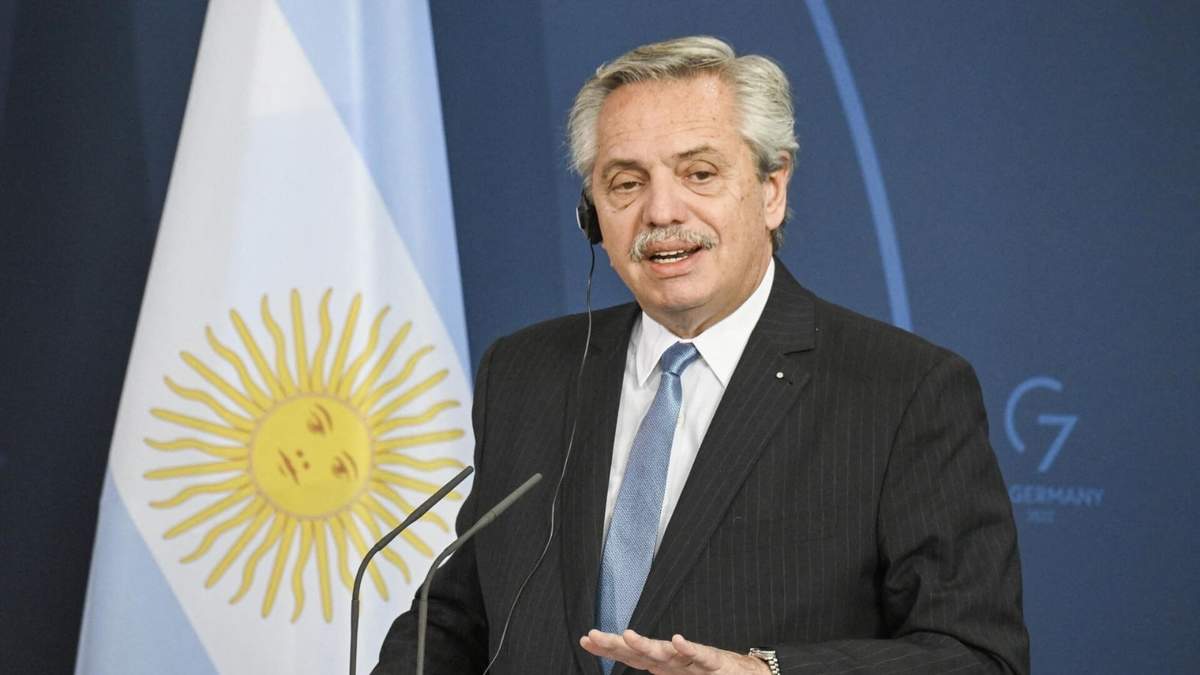 Alberto Fernández en París, Francia. Fuente: (Twitter)