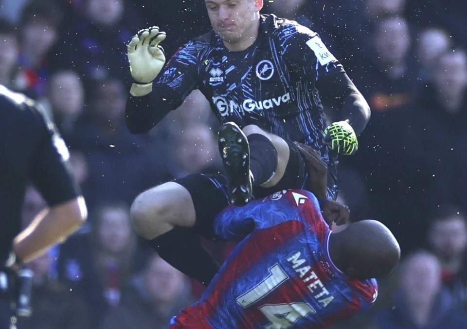 Mateta es dado de alta con 25 puntos de sutura tras una patada en la cara en la FA Cup