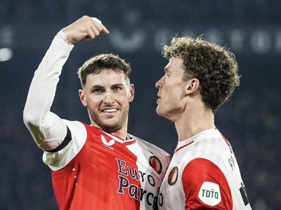 Santiago Giménez anota en la victoria 3-0 del Feyenoord (Video)