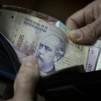 El Gobierno adelantó la suba en un 35% del salario mínimo
