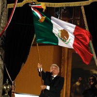 “Viva la Cuarta Transformación”, grita AMLO en el Zócalo (Video)
