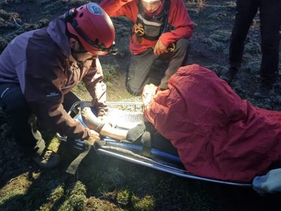 Rescataron a una turista que se accidentó practicando senderismo en el Parque Nacional Lanín