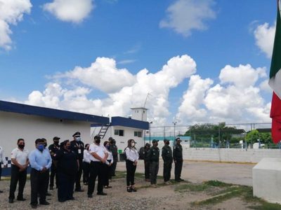Homenajean a víctimas y reconocen labor del personal de salud en Veracruz