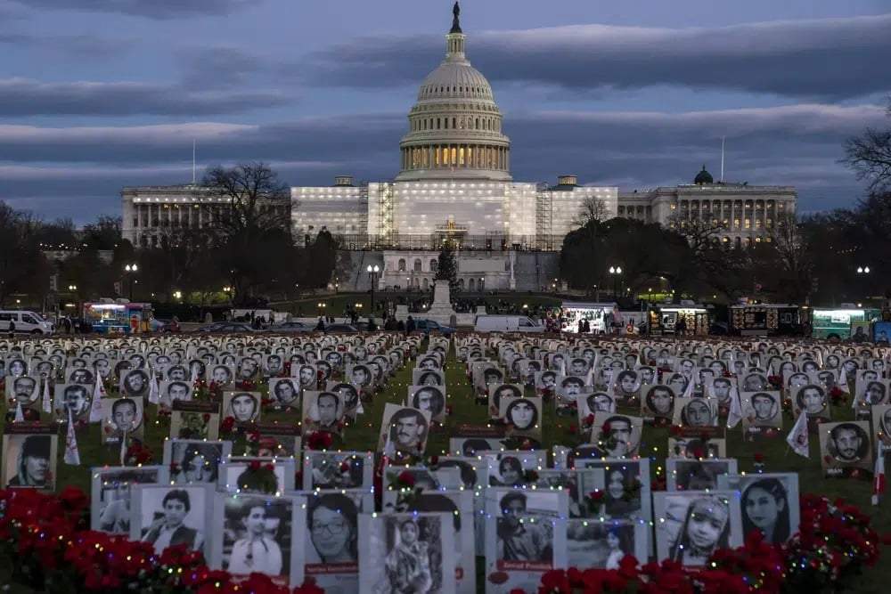 El Capitolio de Estados Unidos durante una vigilia el sábado 17 de diciembre de 2022, en Washington, en memoria de iraníes presuntamente asesinados por su gobierno