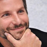¡Se acercó de más! Bradley Cooper quedó comprometido por una foto con una diosa de la moda