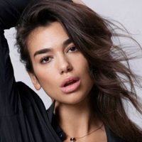 ¡En vivo! Dua Lipa estrenó su sencillo en Los Ángeles y desató el caos en mini atuendo