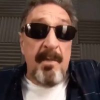 Justicia española mantiene en prisión al creador del antivirus McAfee, reclamado por EU