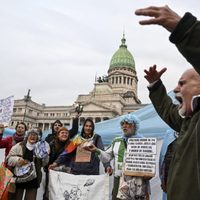 “Supermiércoles” de marchas: jubilados y trabajadores del Garrahan se movilizan