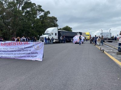 Transportistas realizan paro nacional y bloquean autopistas; toma precauciones