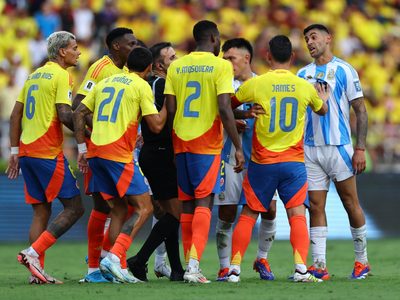 Dolor de cabeza para Scaloni: la estrella que se pierde el próximo partido de la selección argentina