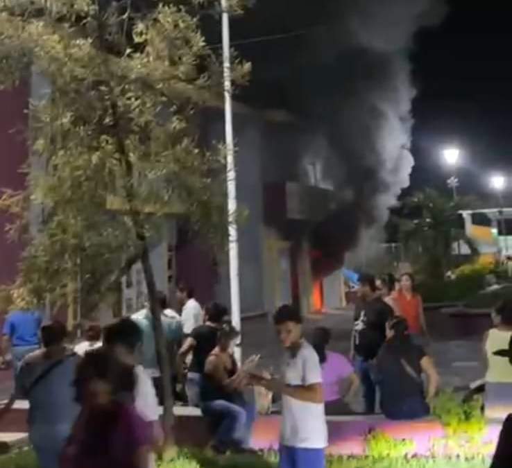 Actos vandálicos en palacio municipal de Tuxtilla, Veracruz, durante la jornada electoral del domingo 1 de junio de 2025