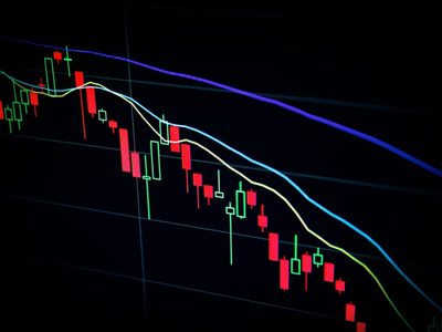 Bonos y riesgo país en una nueva etapa económica: desplome y cifras históricas
