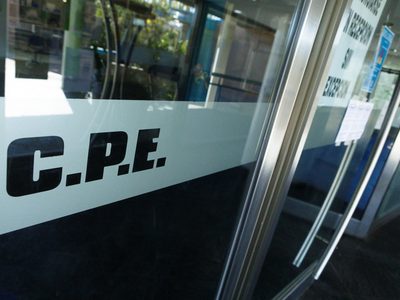 Tensión en la Escuela 348: un estudiante llevó armas blancas y amenazó a un compañero