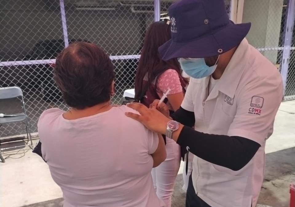 Si para octubre ya está lista, se ofrecerá también la vacuna mexicana “Patria”