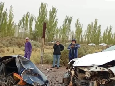 Caos de tránsito en Neuquén: choque múltiple bajo la lluvia dejó una mujer herida